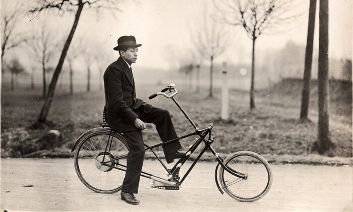 early bicycles with front wheel pedals